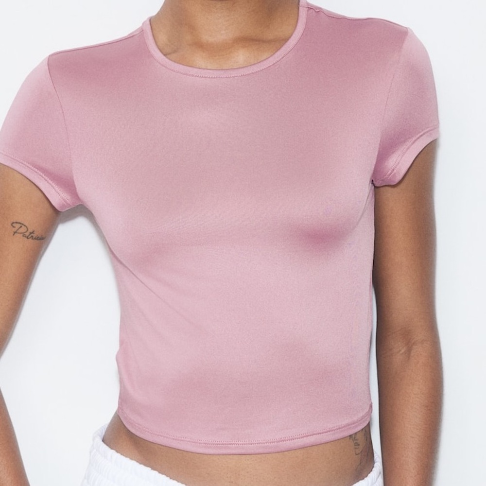 FITTED T-SHIRT
